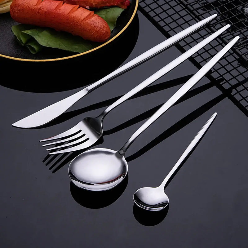 Conjunto de talher luxo ouro com 24 peças Facas, garfos, colheres, talheres. Elegância à Mesa
