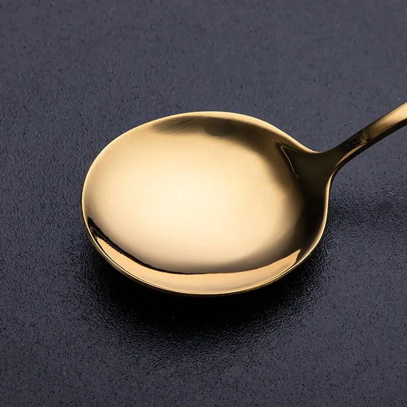 Conjunto de talher luxo ouro com 24 peças Facas, garfos, colheres, talheres. Elegância à Mesa